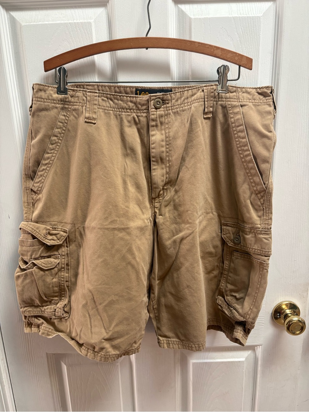 Lee Men's Khaki Cargo Shorts with Multiple Pockets